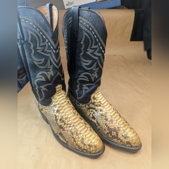 Lucchese Boots men's size 8.5D Exotic Genuine Gold Python Snake leather Classic - Picture 1 of 14